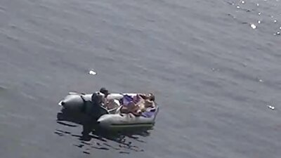 娇小的青少年喜欢当她的继父他妈的她