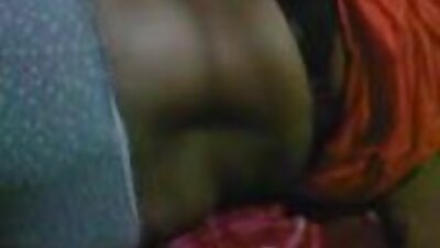 穿着及膝袜的又高又瘦的青少年喜欢他的鸡巴